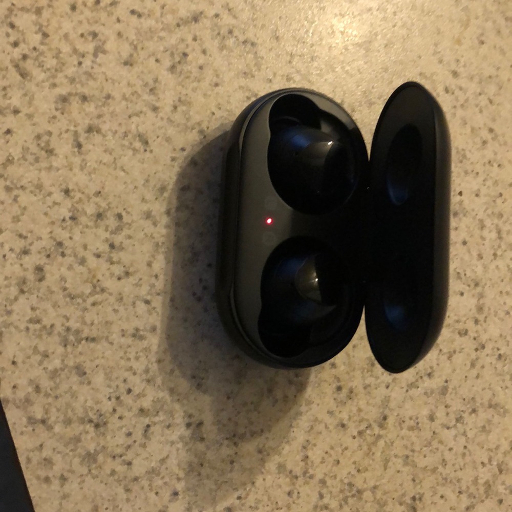Samsung earbuds - Picture 2 of 3